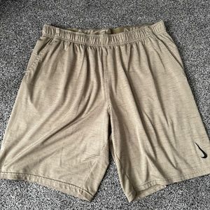 Nike Yoga - 9in Unlined Shorts - Men's XL Tall - Tan